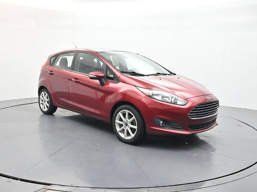 Used 2015 Red Ford SE image 1