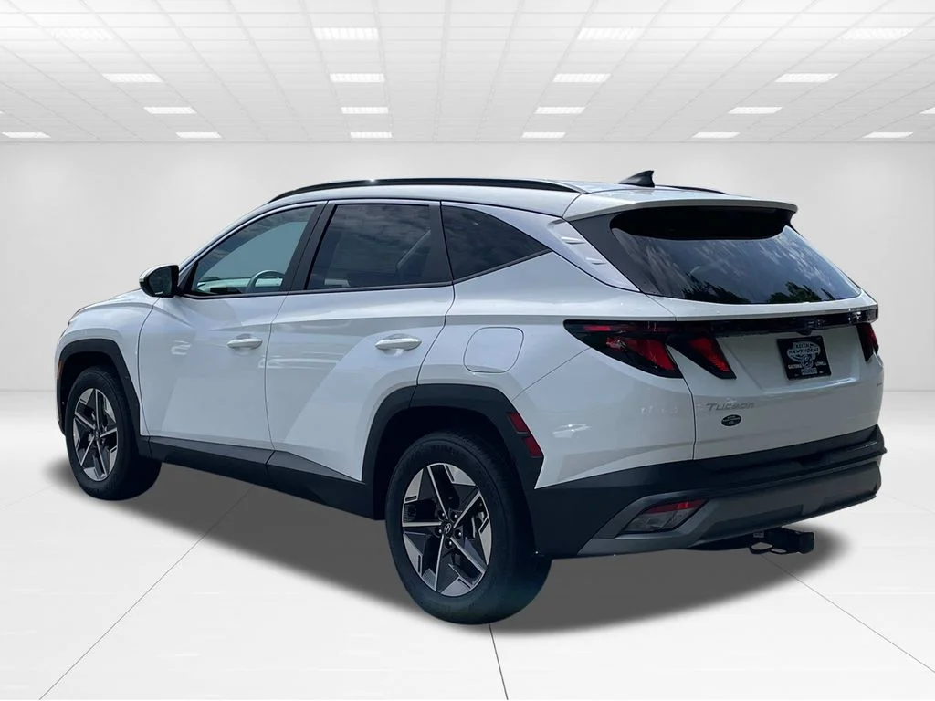 New 2025 White Hyundai SEL image 5