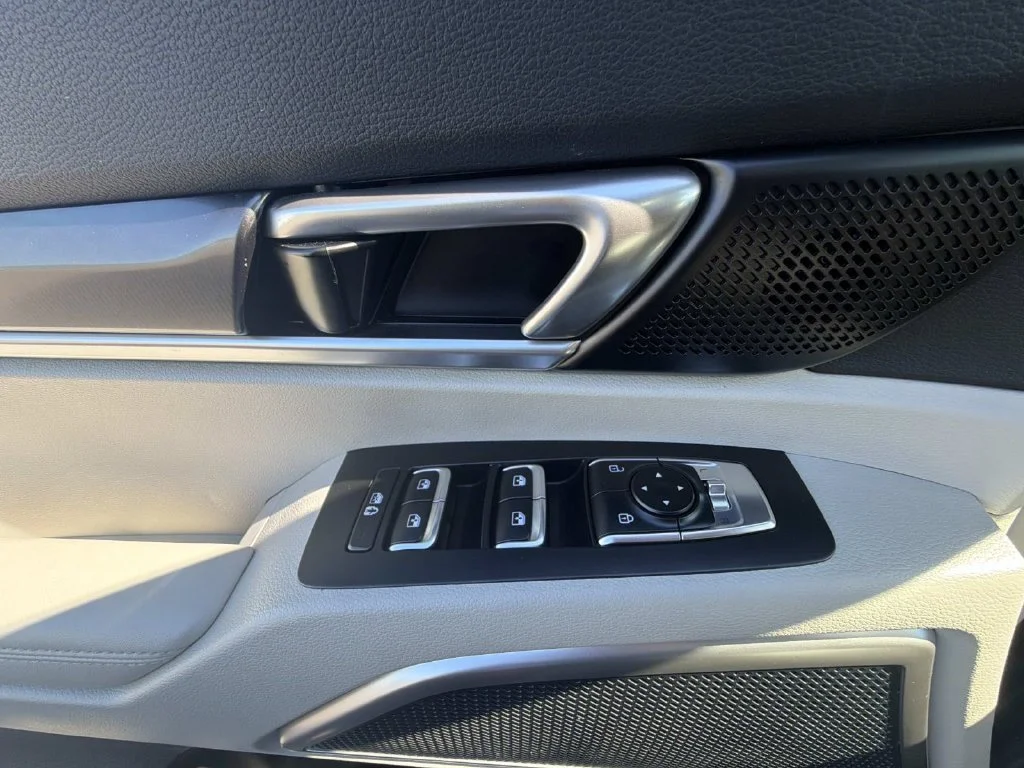 Used 2023 Black Kia S image 15