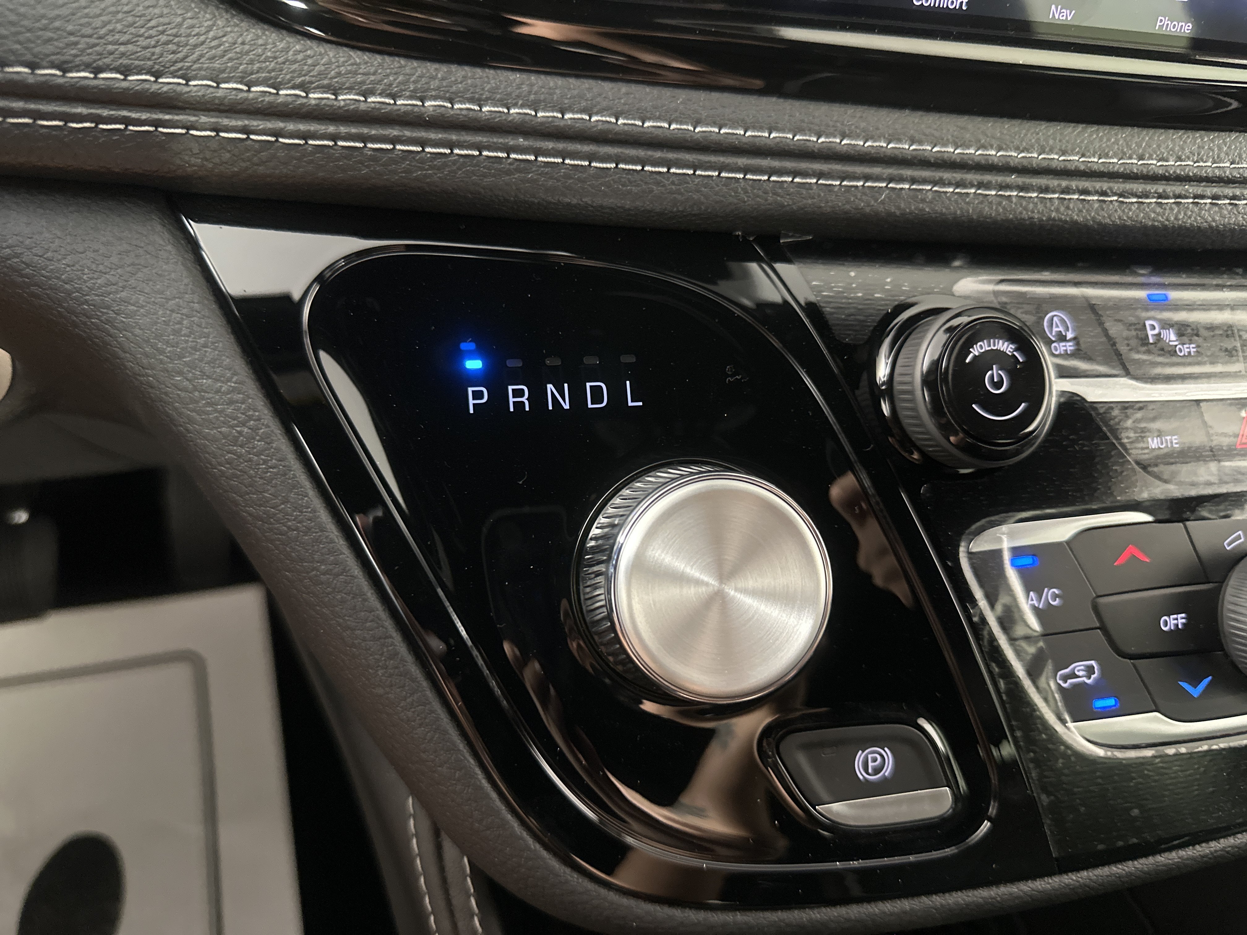 New 2027 Hydro Blue Pearl-Coat Exterior Paint Chrysler Limited image 22