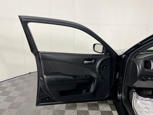 Used 2023 Black Dodge SXT image 15