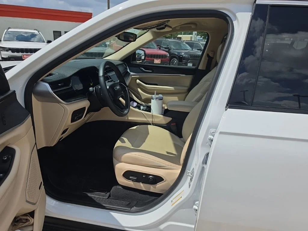 Used 2021 White Jeep Limited image 19