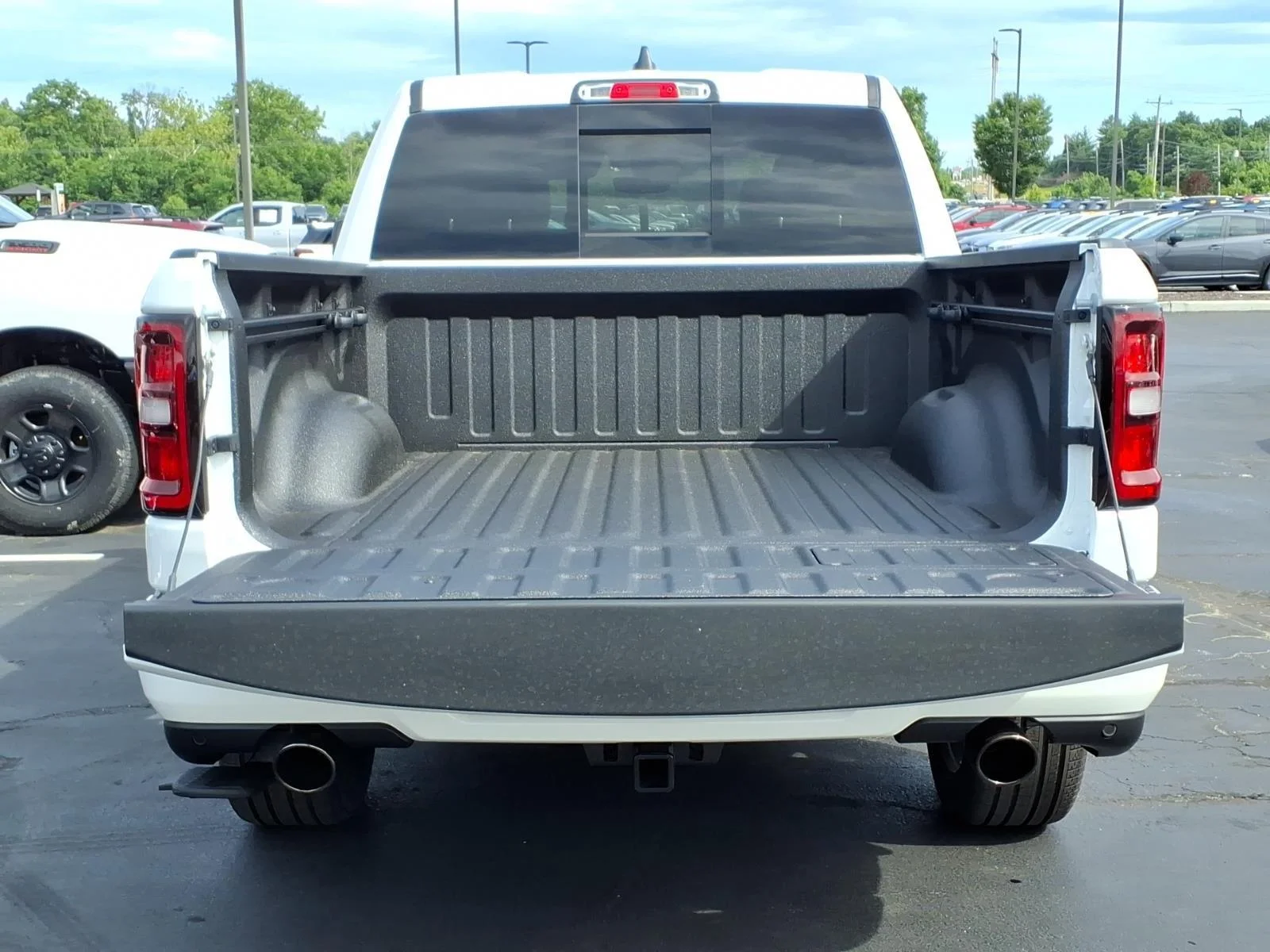 New 2026 Ivory White Tri-Coat Pearl-Coat Exterior Paint RAM Laramie image 19