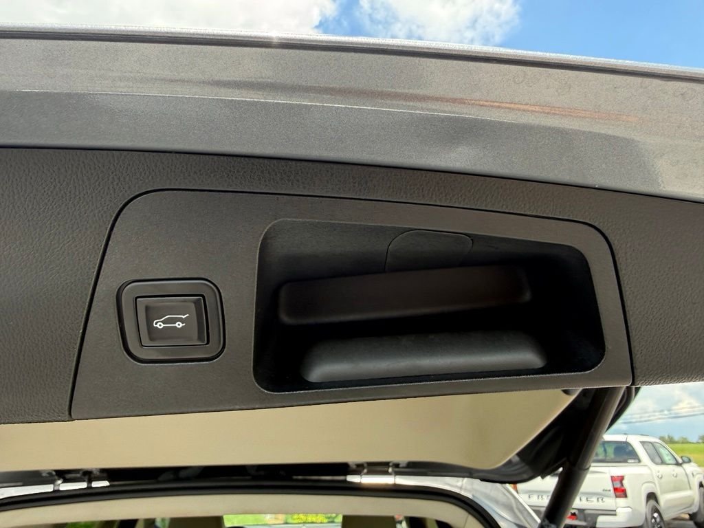 Used 2020 Gray Buick Preferred image 33
