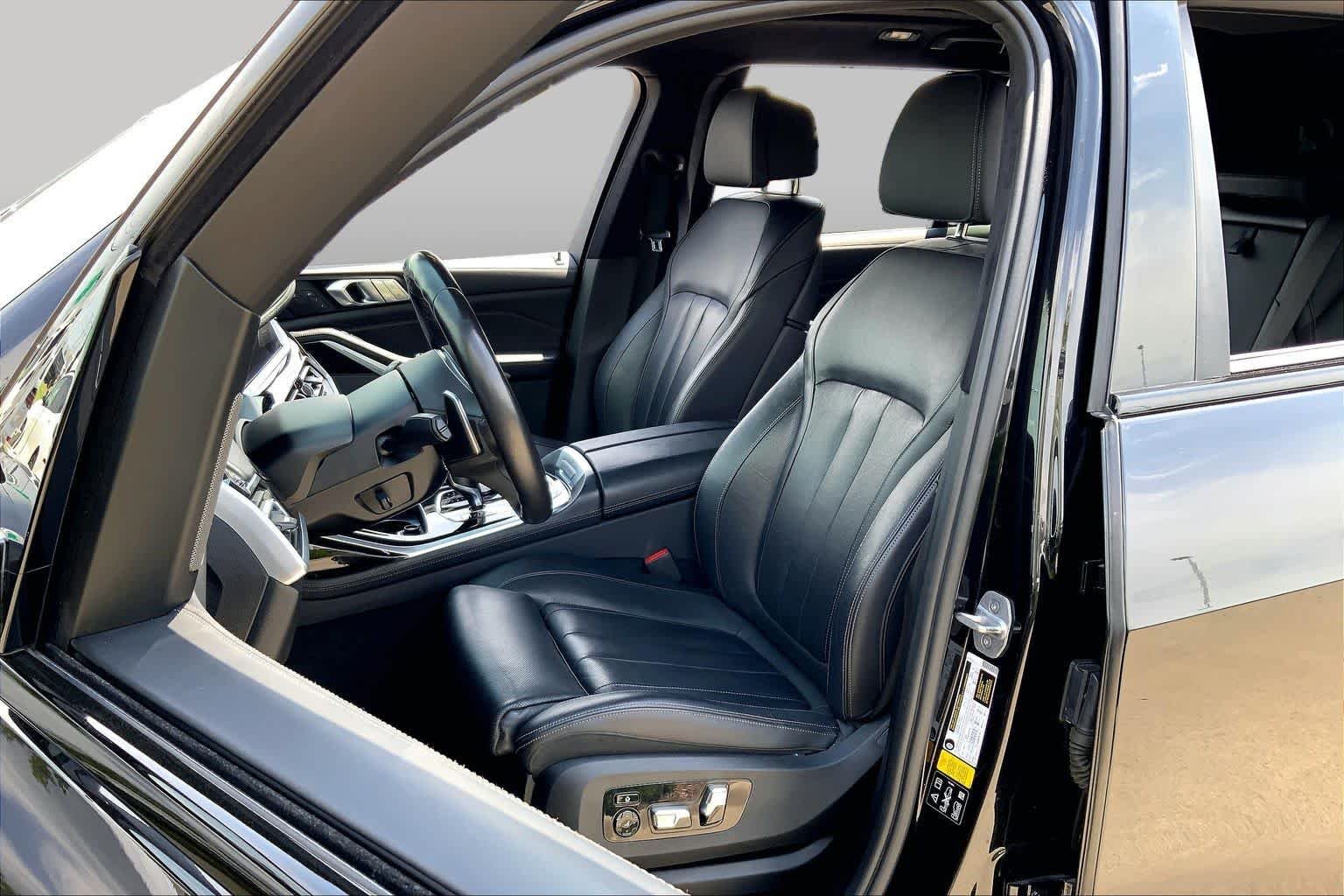 Used 2020 Black Sapphire Metallic BMW xDrive40i image 7