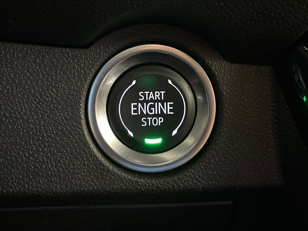 Used 2025 Summit White Chevrolet LT image 32