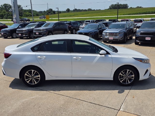 Used 2024 Snow White Pearl Kia LXS image 8