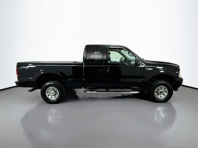 Used 2002 Black Clearcoat Ford XLT image 8