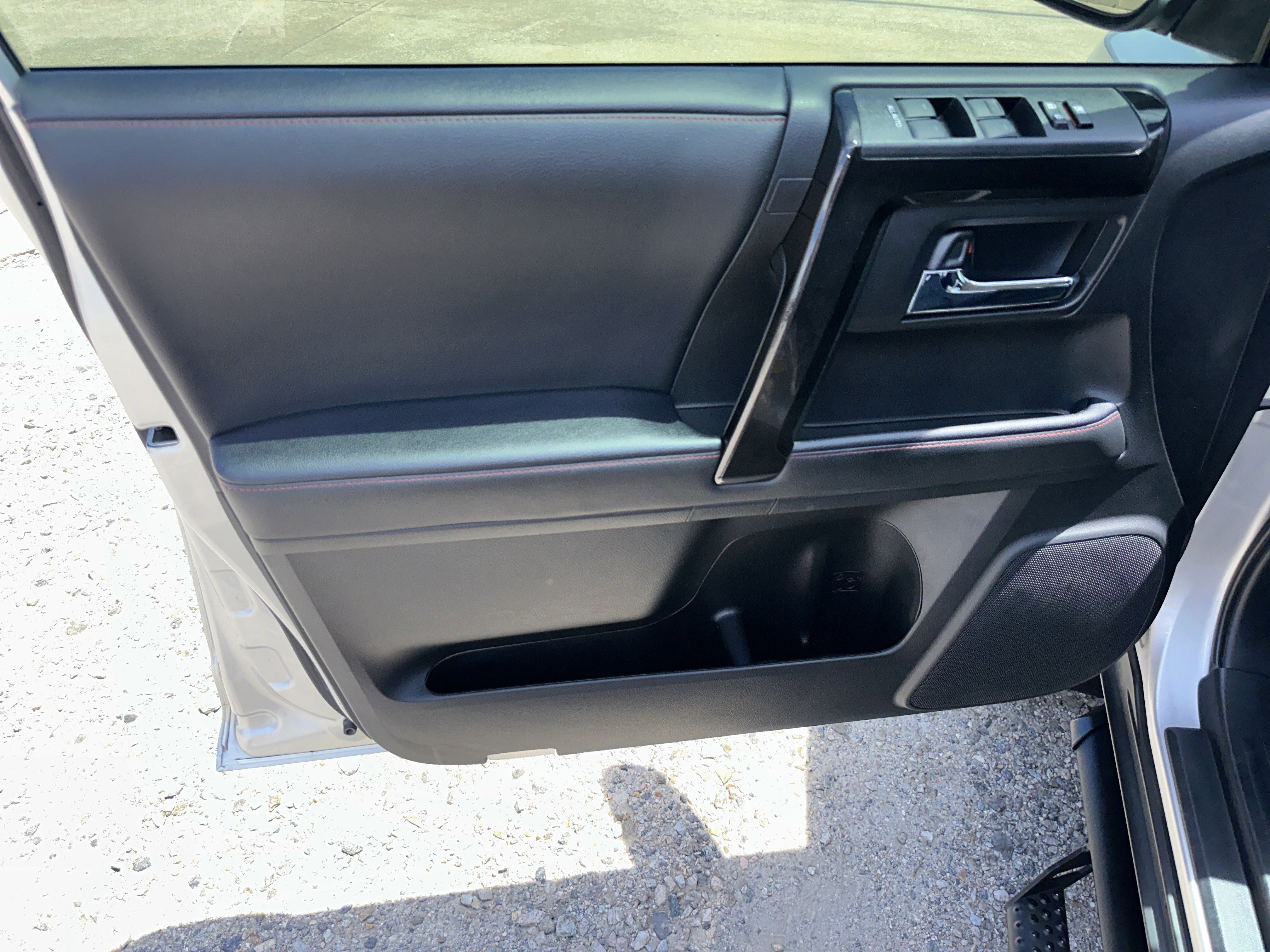Used 2021 Classic Silver Metallic Toyota Venture image 13