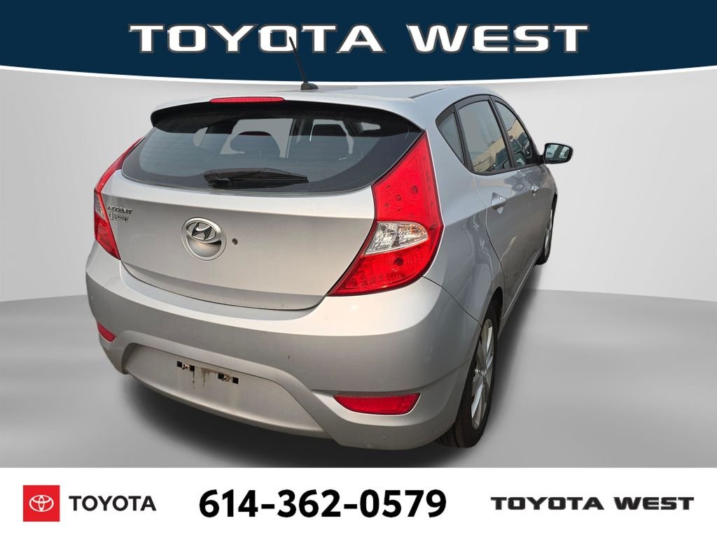 Used 2013 Silver Hyundai SE image 9