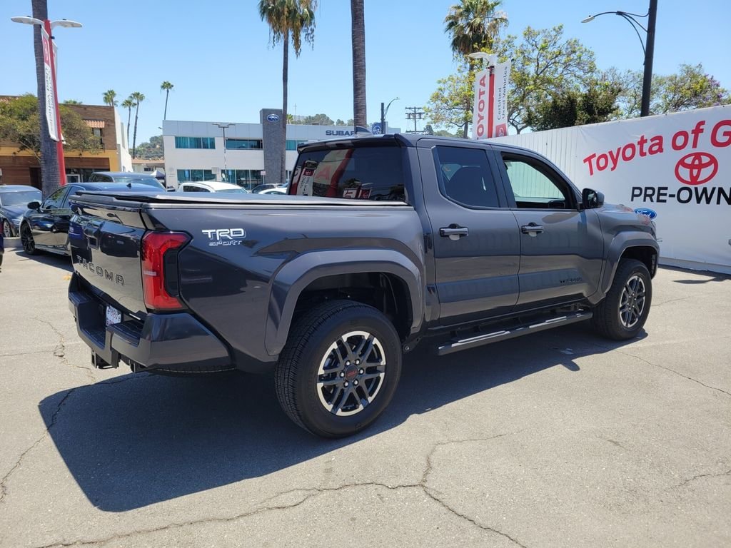 Used 2025  Toyota  image 5