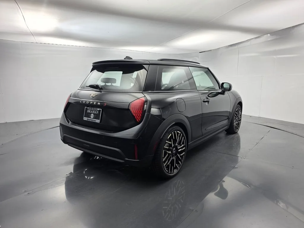 New 2026 Black MINI Signature Plus image 4
