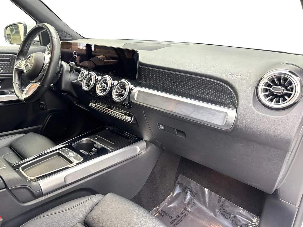 Used 2025 White Mercedes-Benz GLB 250 image 51