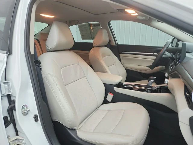Used 2024 White Nissan 2.5 SL image 39