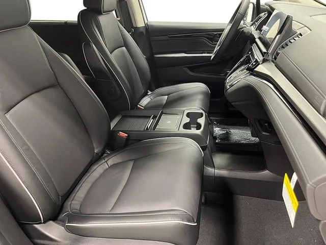 New 2026 Solar Silver Metallic Honda Touring image 32