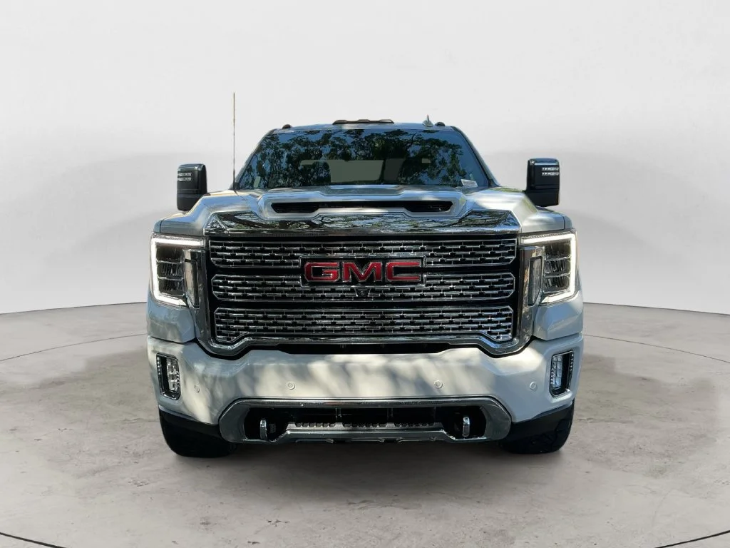 Used 2021 WHITE FROST TRICOAT GMC Denali image 3