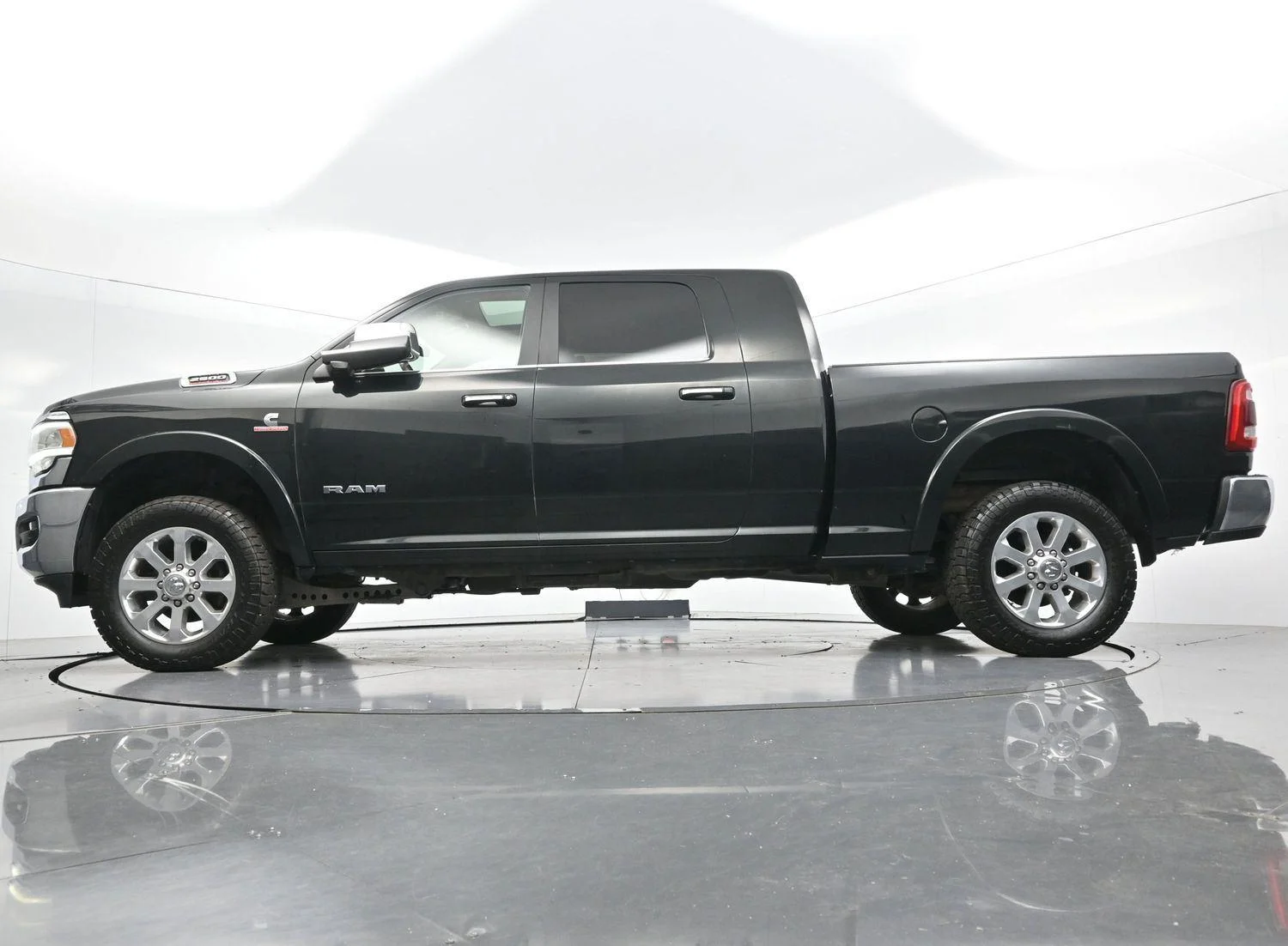 Used 2019 Black Forest Green Pearlcoat Ram Laramie image 46