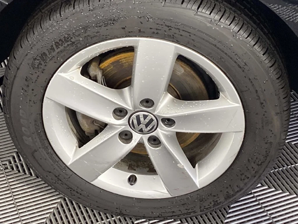 Used 2014 Black Uni Volkswagen 2.0L TDI image 23