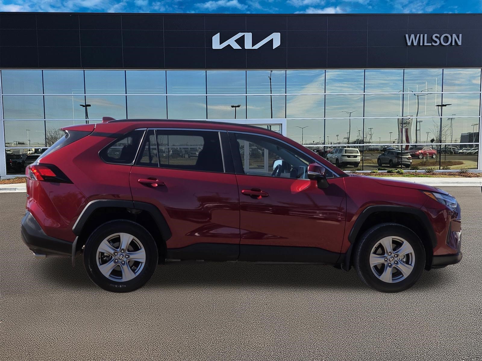 Used 2025 Ruby Flare Pearl Toyota XLE image 3