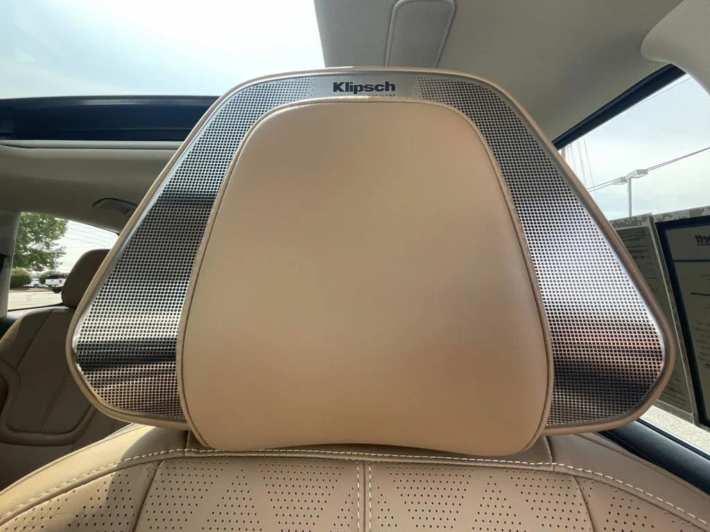 Used 2025 White INFINITI SENSORY image 18