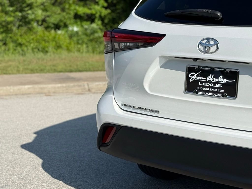 Used 2023 Beige Toyota XLE image 12