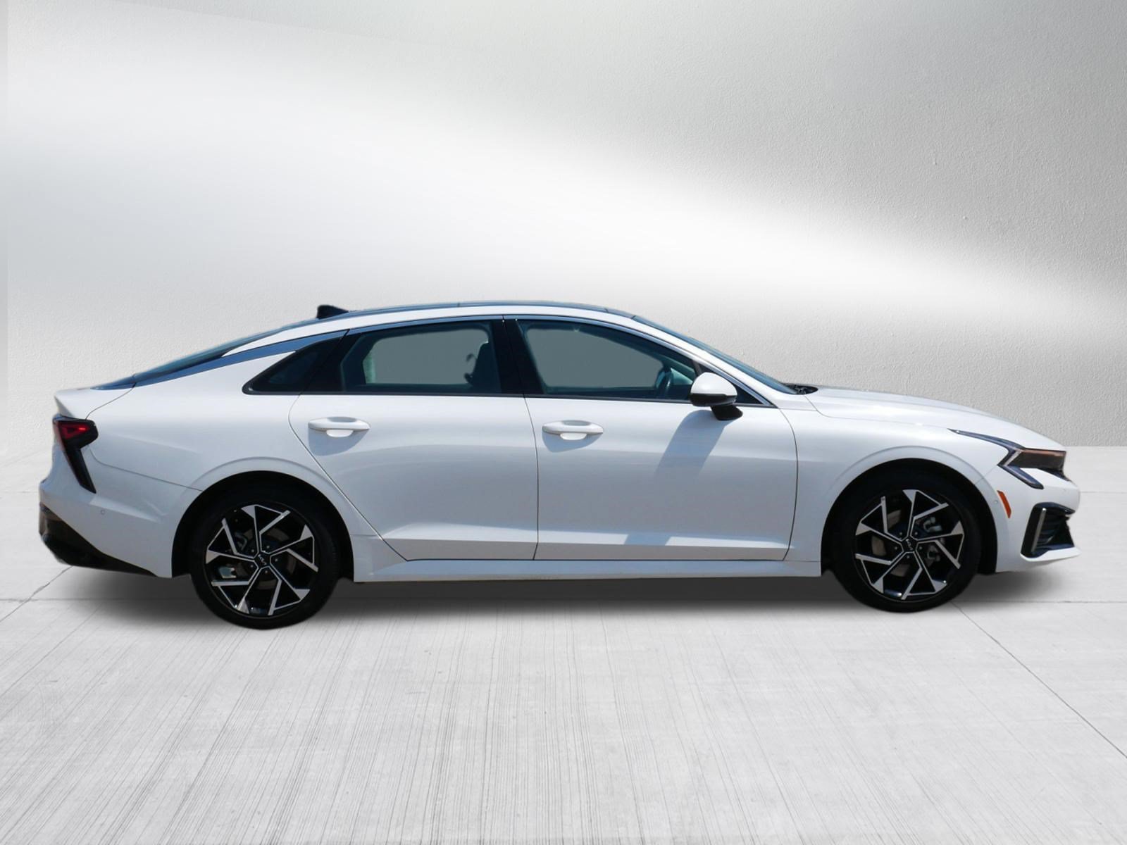 Used 2025 Snow White Pearl Kia EX image 8