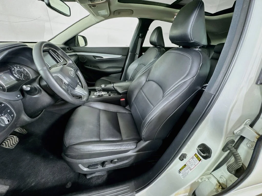 Used 2020 White INFINITI ESSENTIAL image 26