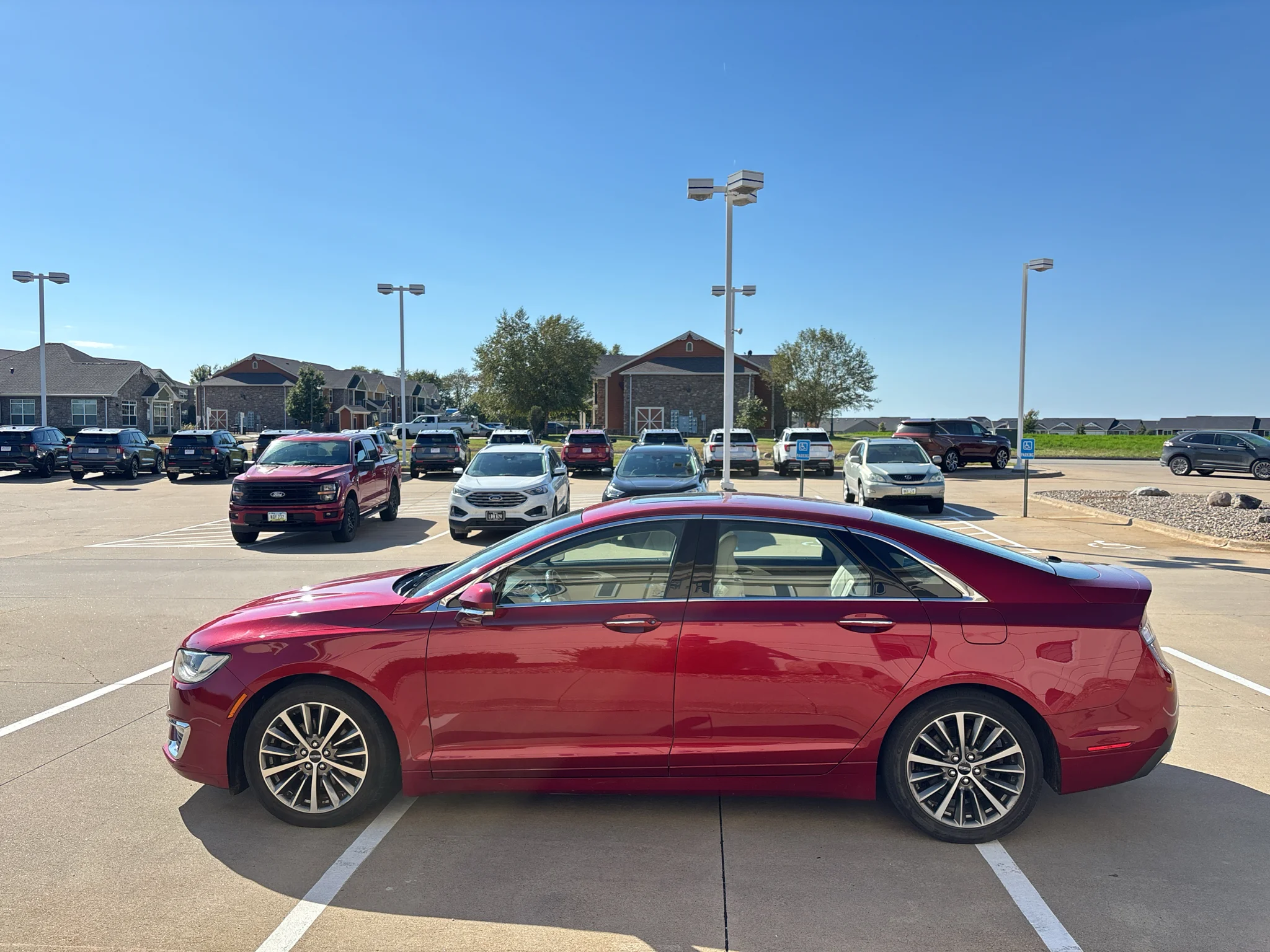 Used 2017 Ruby Red Metallic Tinted Clearcoat Lincoln Select image 5