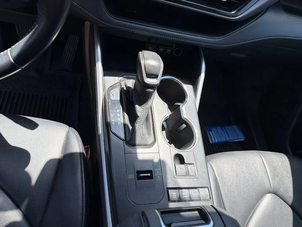 Used 2021 White Toyota XLE image 17