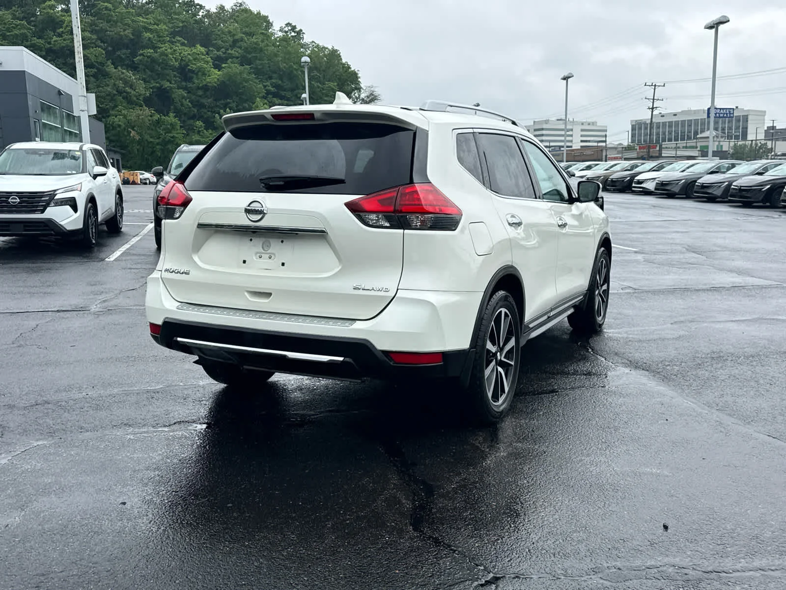 Used 2017 Pearl White Nissan SL image 5
