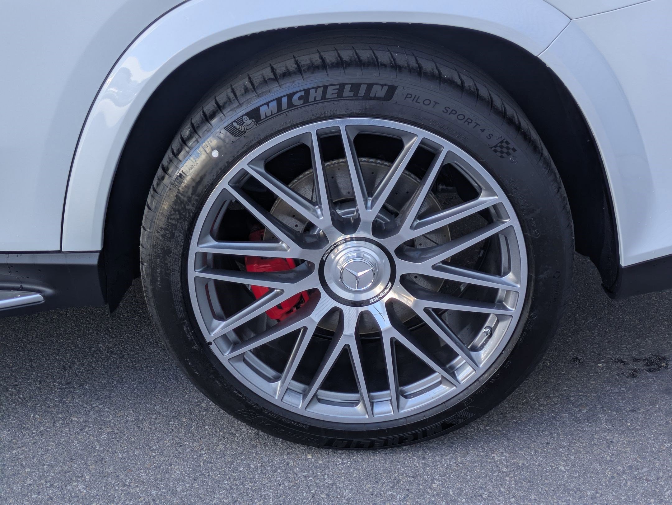 New 2026 MANUFAKTUR Moonlight White Metallic Mercedes-Benz AMG® GLS 63 image 16