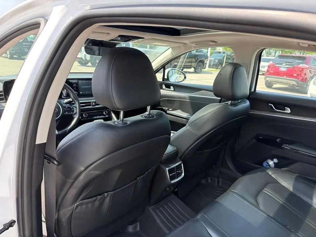 Used 2021 White Kia EX image 21