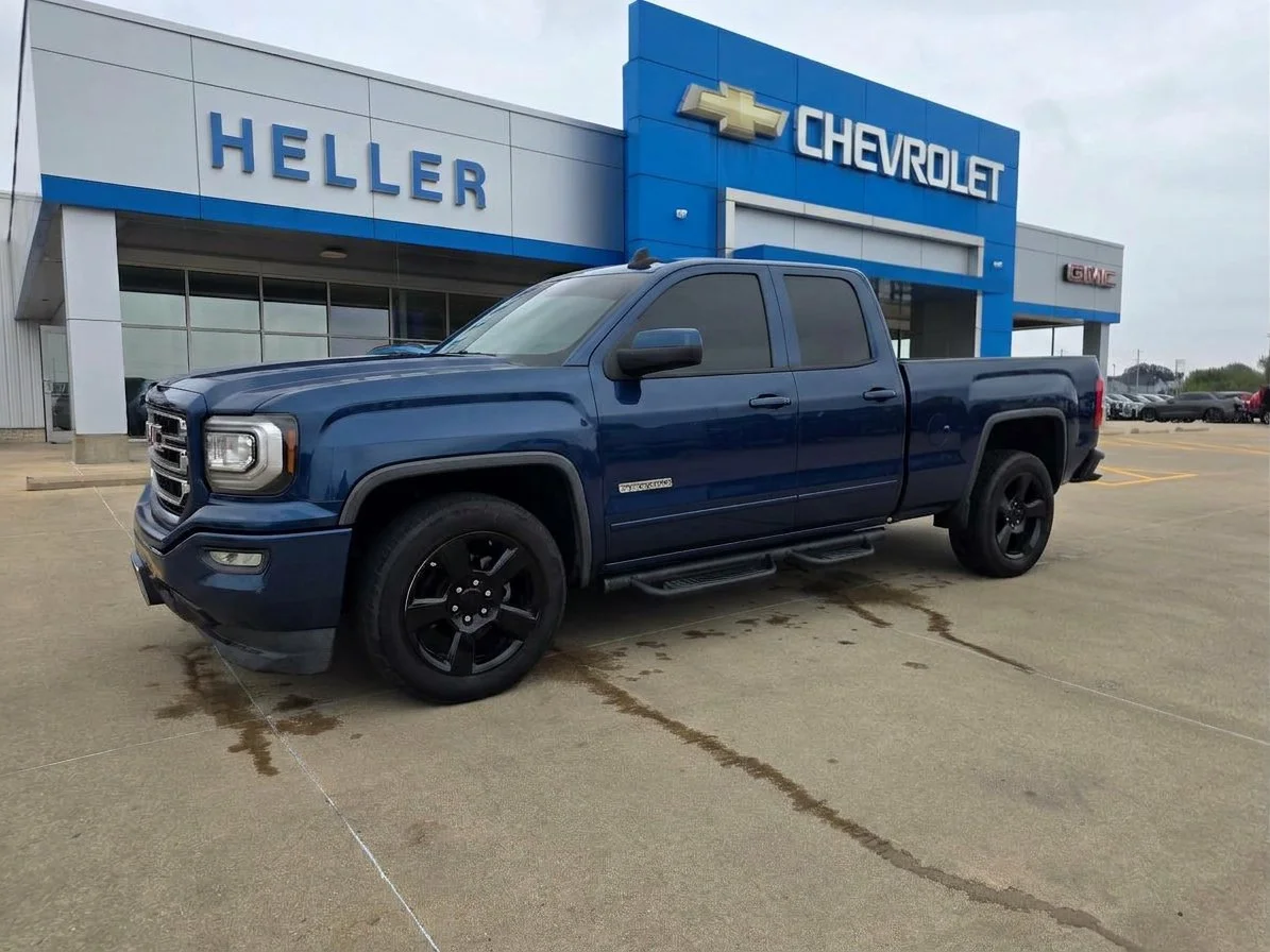 Used 2018 STONE BLUE METALLIC GMC SLE image 3