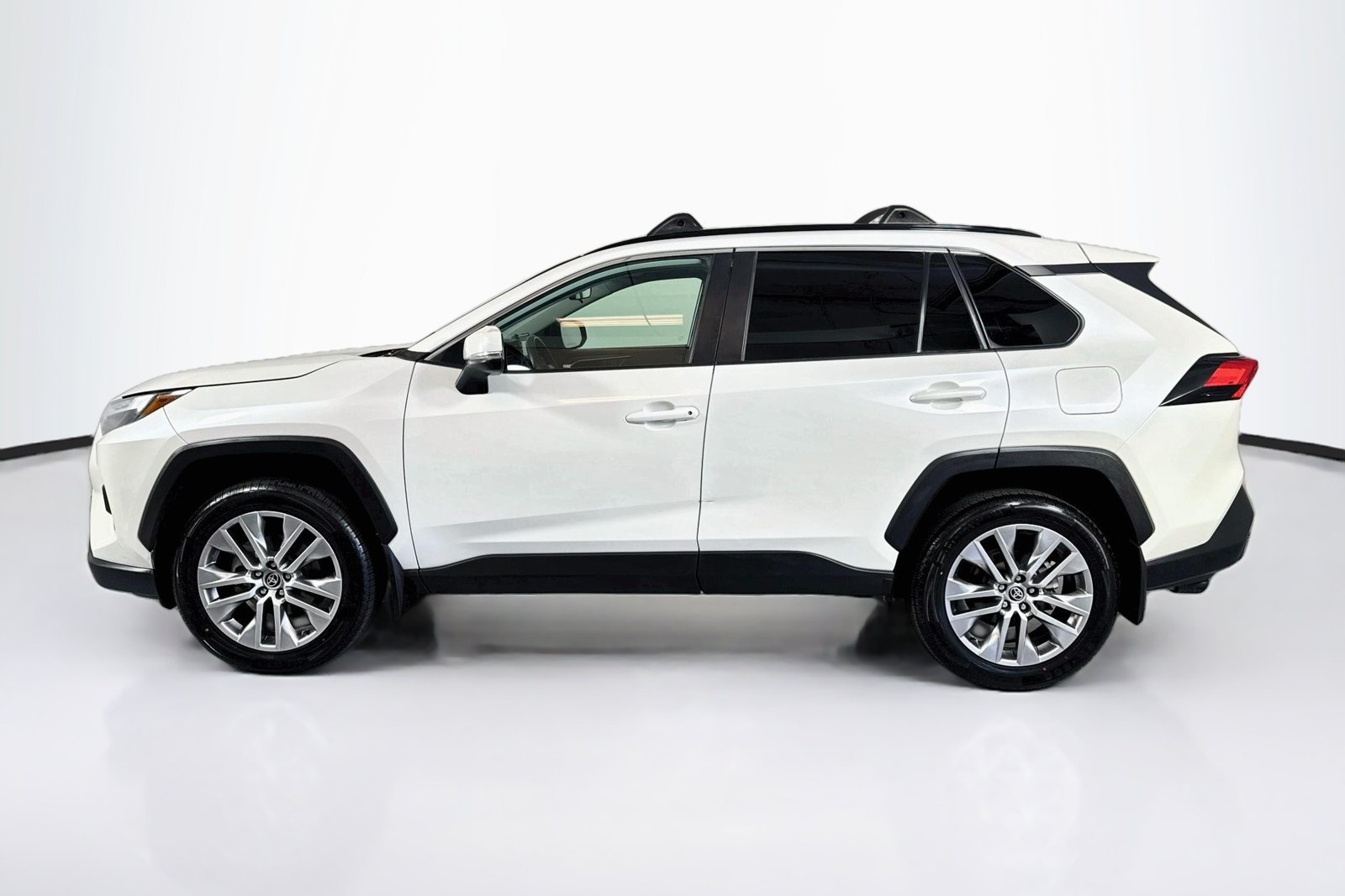 Used 2022 Blizzard Pearl Toyota XLE Premium image 8