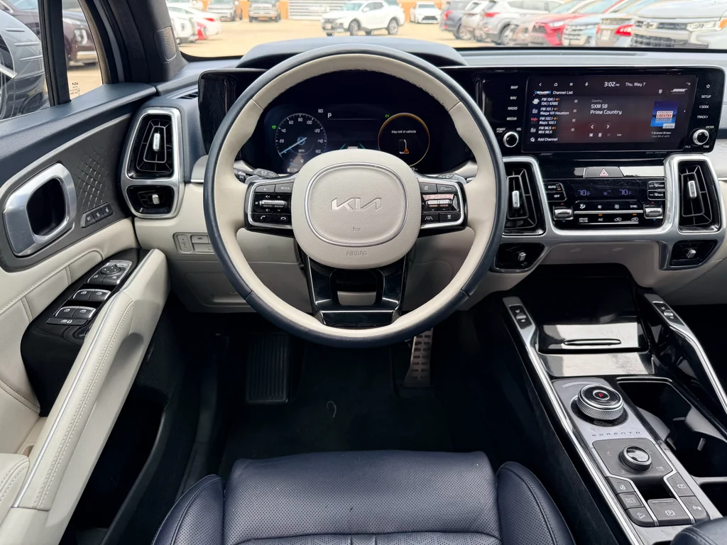 Used 2023 Silky Silver Kia SX Prestige image 15