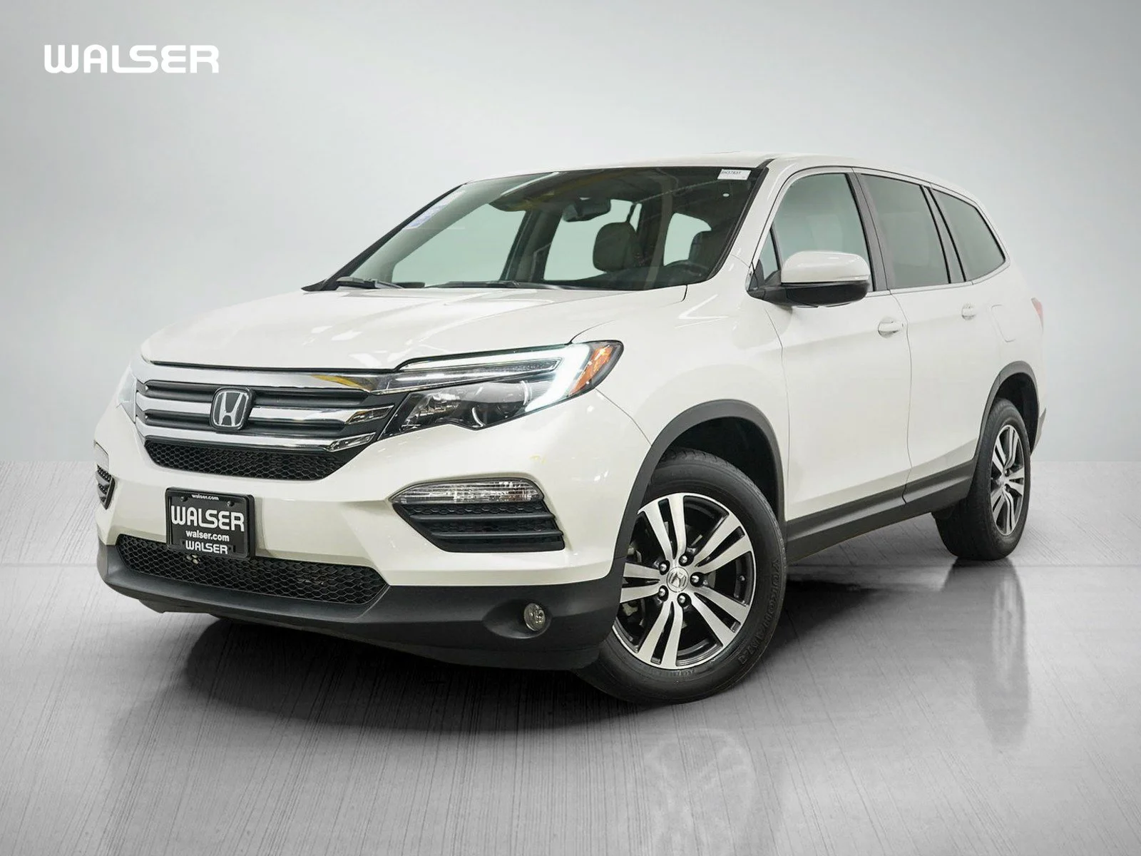 Used 2018 White Diamond Pearl Honda exl image 1