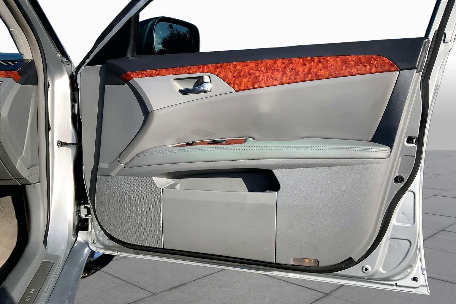 Used 2006 Titanium Metallic Toyota XLS image 19