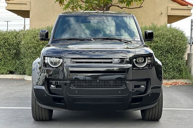 New 2026 Santorini Black Land Rover X-Dynamic SE image 8
