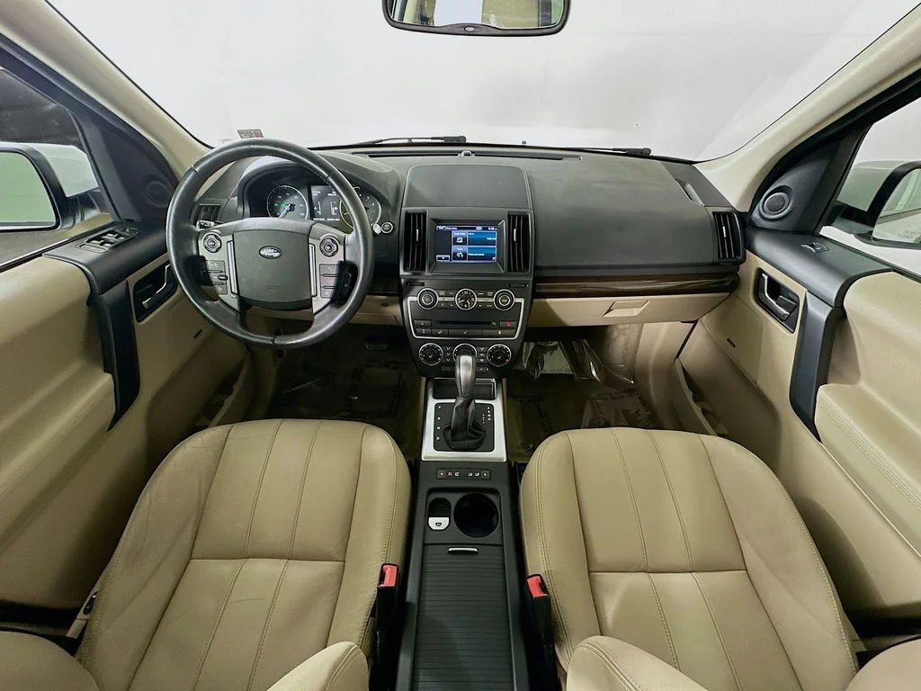 Used 2013 Fuji White Land Rover  image 24