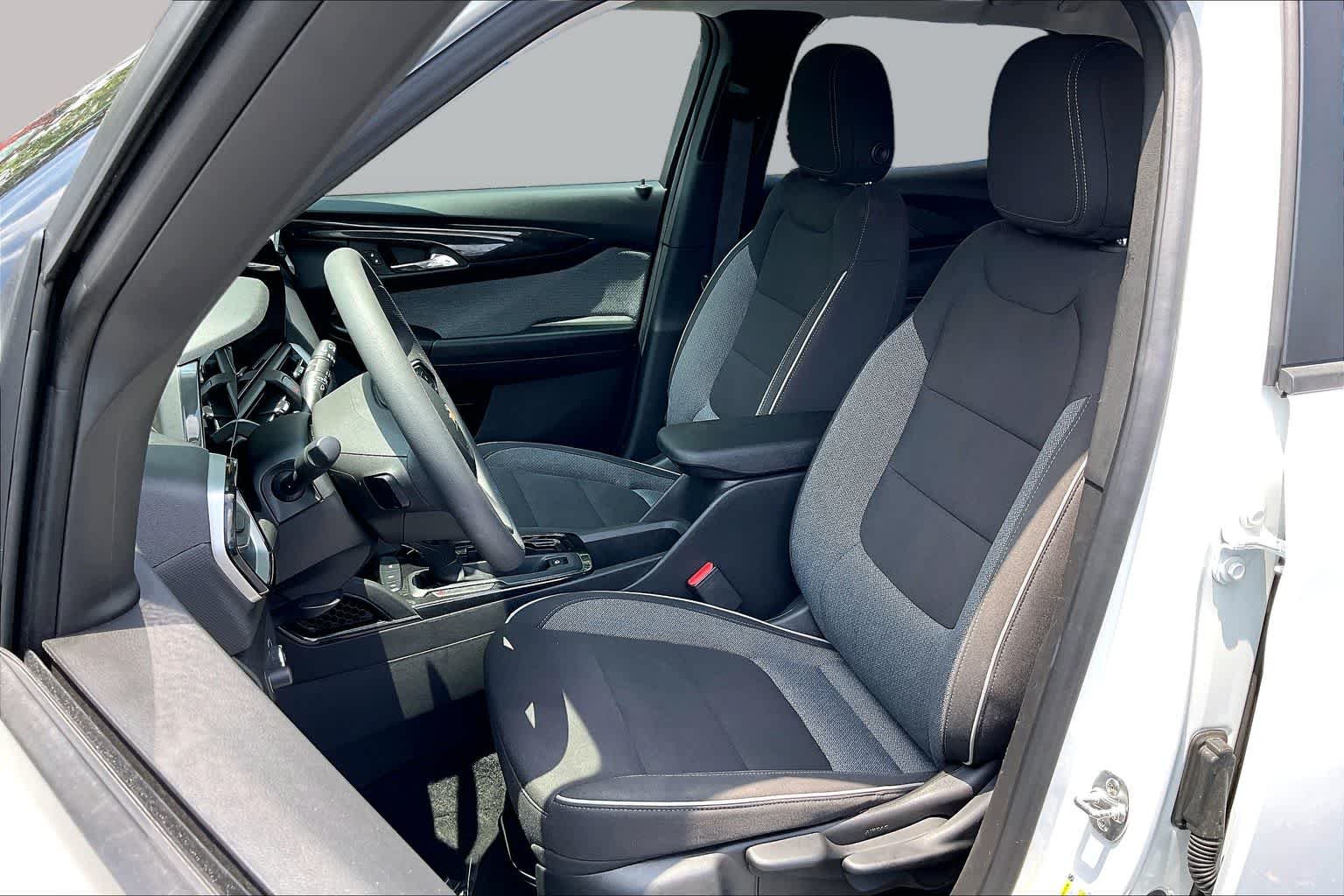 Used 2025 Summit White Chevrolet LS image 24