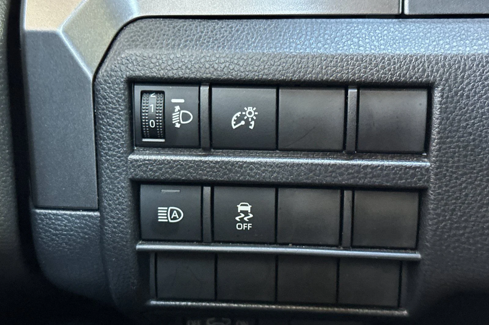 2025 Toyota Tacoma SR5 - Photo 31