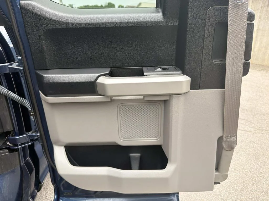 Used 2018 Blue Jeans Metallic Ford Lariat image 13