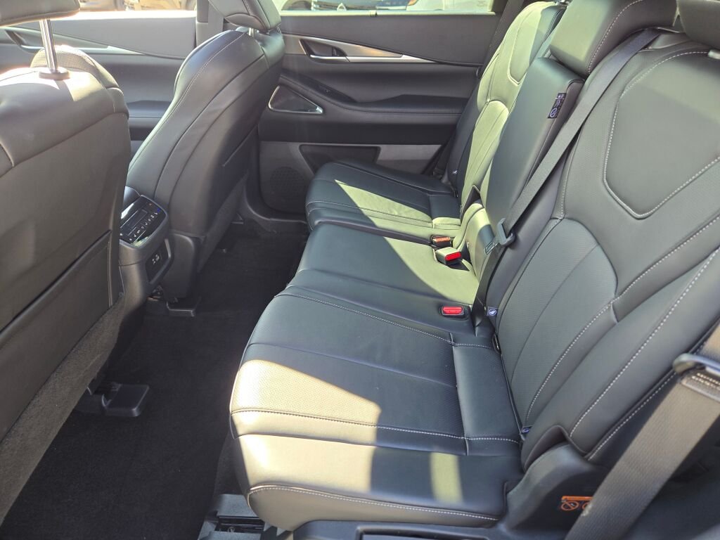 Used 2025 Gray INFINITI LUXE image 17