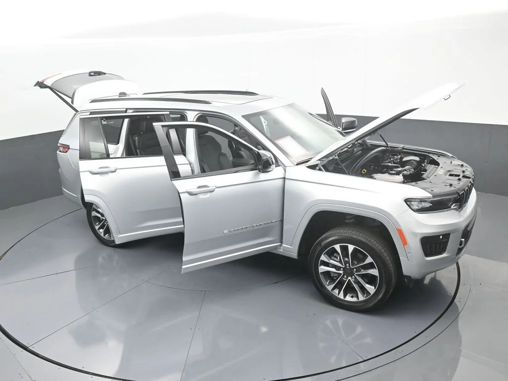 Used 2024 Silver Zynith Jeep Overland image 82