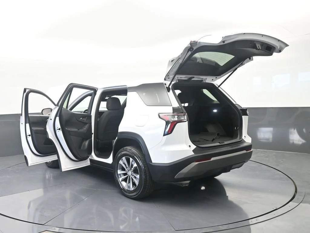 Used 2025 Summit White Chevrolet LT image 79