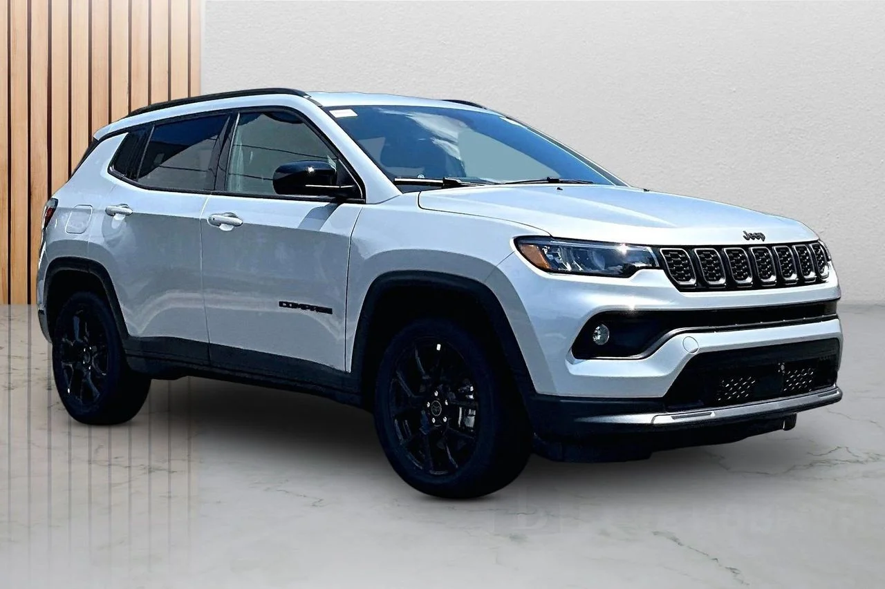 New 2026 Silver Zynith Metallic Clear-Coat Exterior Paint Jeep Latitude image 2