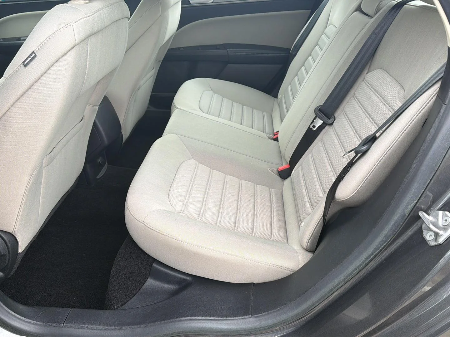 Used 2018 Magnetic Metallic Ford S image 6