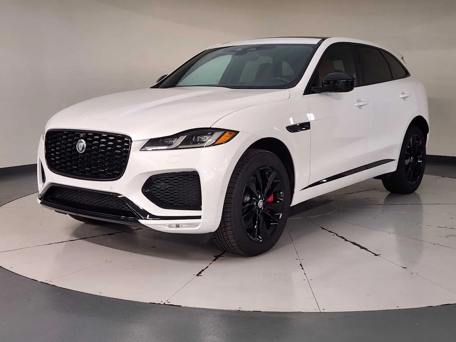 2026 Jaguar F-Pace R-Dynamic S - Photo 2