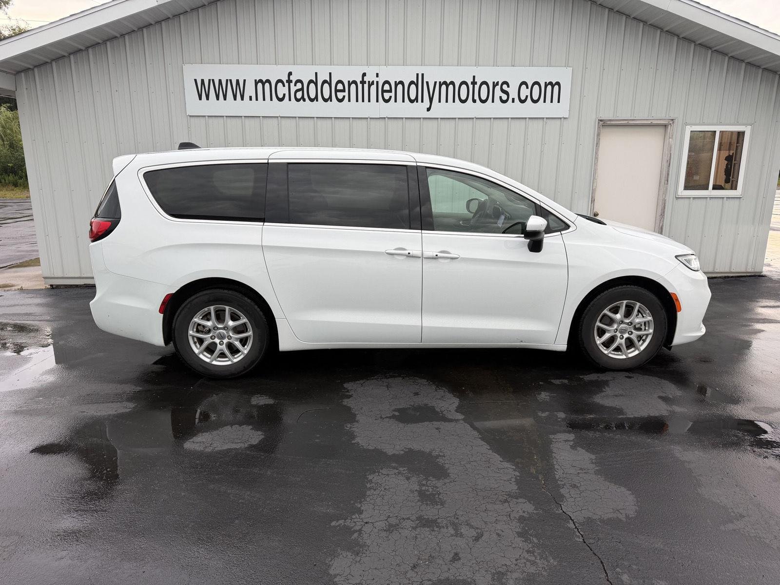 Used 2023 Bright White Clearcoat Chrysler Touring L image 1