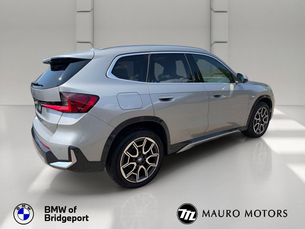 Used 2024 Silver BMW xDrive28i image 4